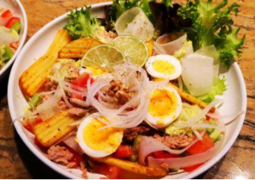 金枪鱼鸡蛋法式酸奶油沙拉，这道沙拉营养丰富，最适合做营养餐了
